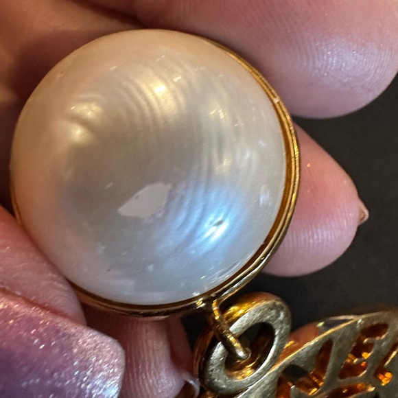 Chanel Vintage Gold Tone Dangle Hoop clip Earrings Artificial Pearl round 1980’s - Picture 7 of 10